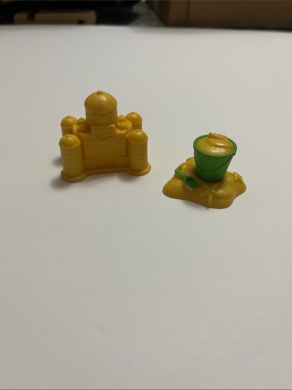 Vintage Fisher Price(?) little people sand castle